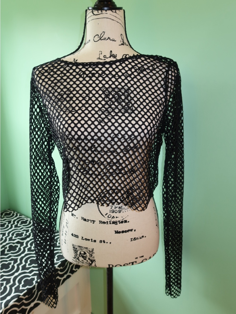 Hot Topic Black Fishnet Long Sleeve Crop Top